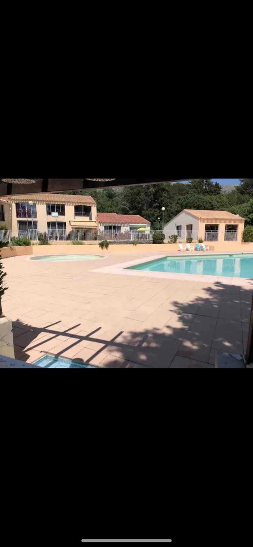 Maisonnette Dans Belle Residence Saint-Vallier-de-Thiey Екстериор снимка
