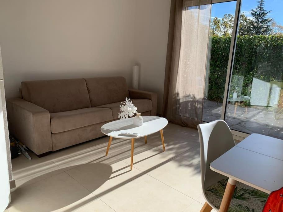 Maisonnette Dans Belle Residence Saint-Vallier-de-Thiey Екстериор снимка