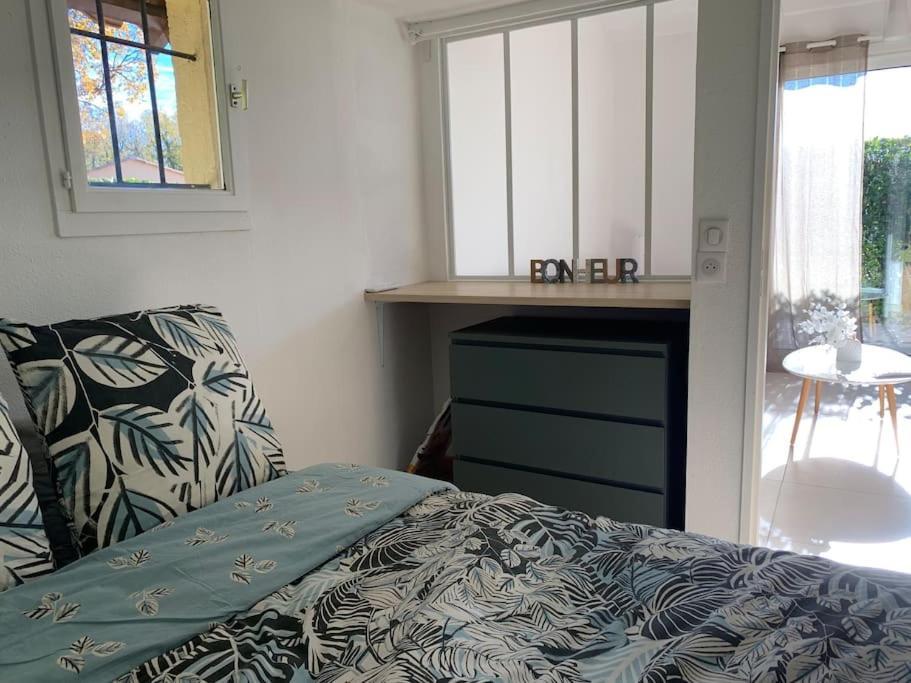 Maisonnette Dans Belle Residence Saint-Vallier-de-Thiey Екстериор снимка