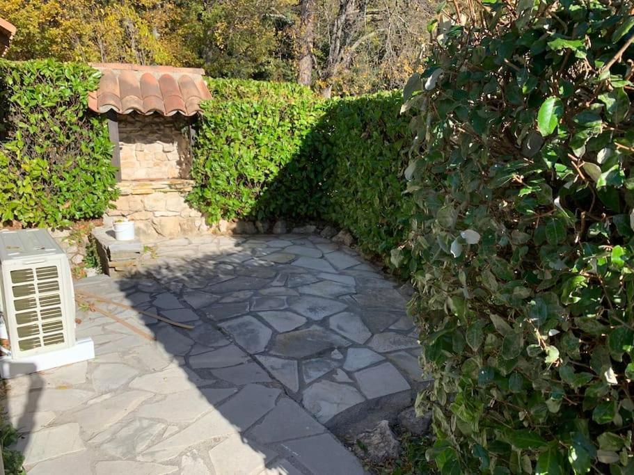 Maisonnette Dans Belle Residence Saint-Vallier-de-Thiey Екстериор снимка